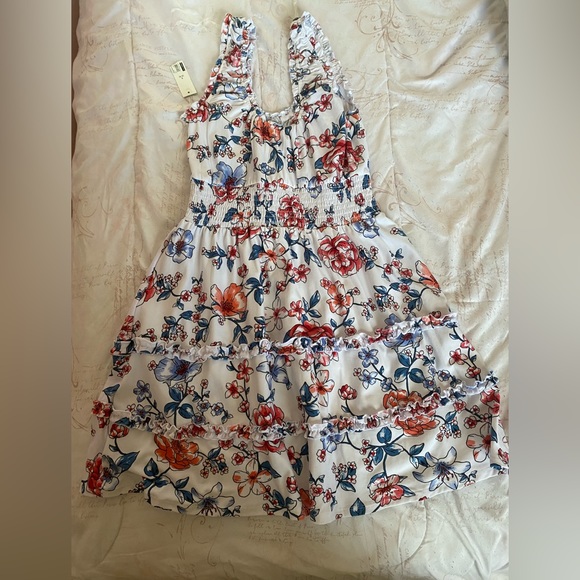 White base with different colored tropical flowers - Picture 2 of 4